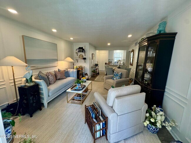 Building Photo - 4358 Timuquana Rd