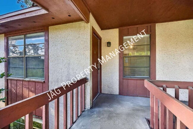 Building Photo - 482 Bentwood Ln
