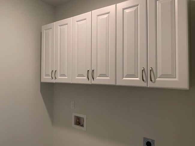 Building Photo - 4 Bedroom, 2.5 Bath, Pet Friendly Town Home with Garage Within Barefoot Resort and Golf! Availabl...