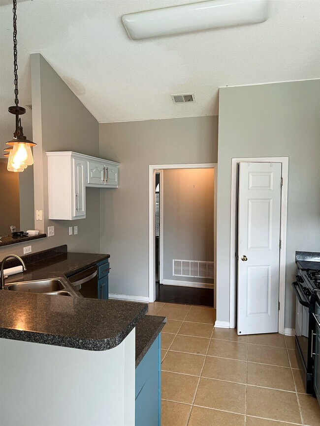 Building Photo - 9837 Oldham Dr