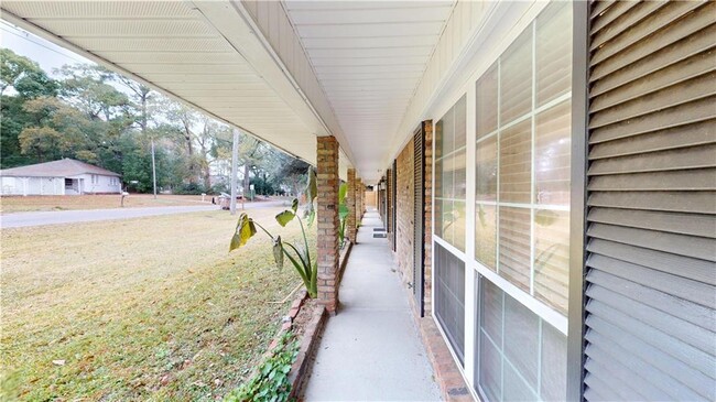 Building Photo - 463 Magnolia Rd