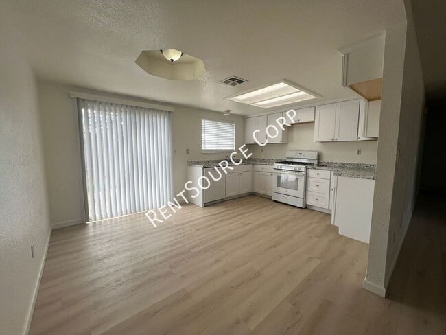 Building Photo - 841 Chateau Way
