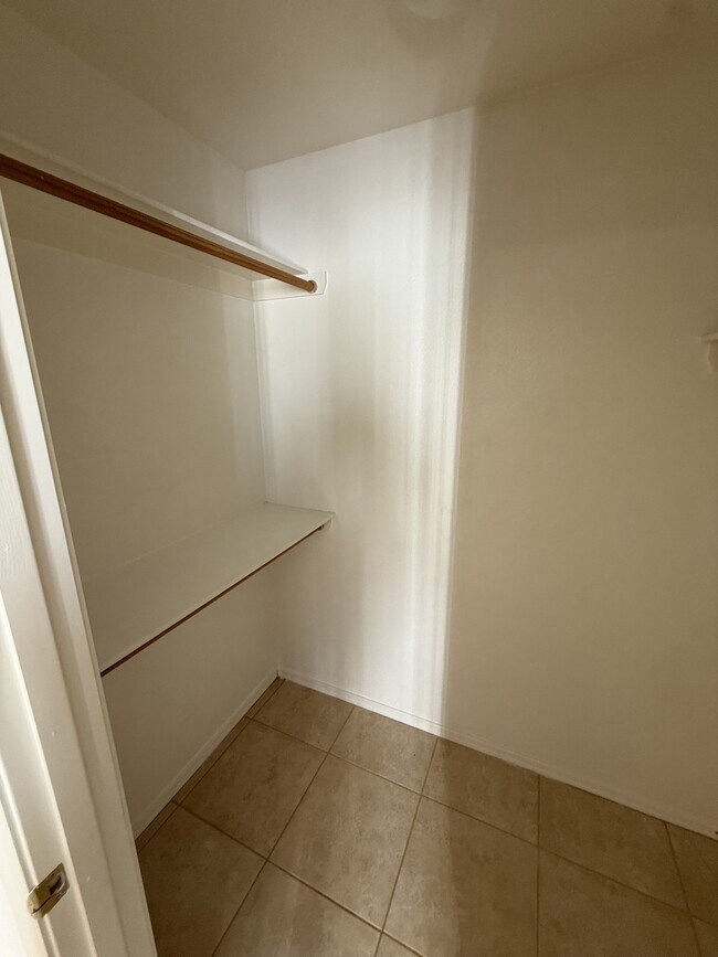 Building Photo - 4942 S Rinaldi Dr