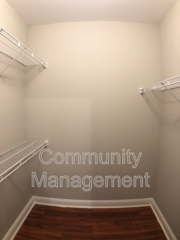 Building Photo - 710 E Boyd Dr