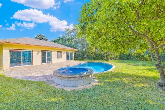 Building Photo - 916 Roberts Rd