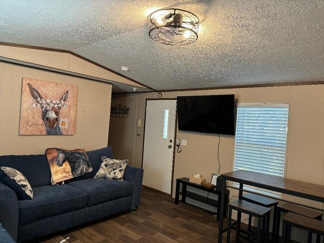 Building Photo - 9346 FL-20
