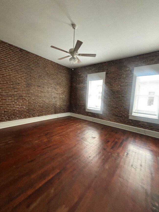 Building Photo - 130 N Ashley St