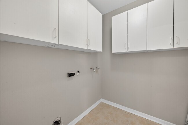 Building Photo - 1445 Bonanza Rd