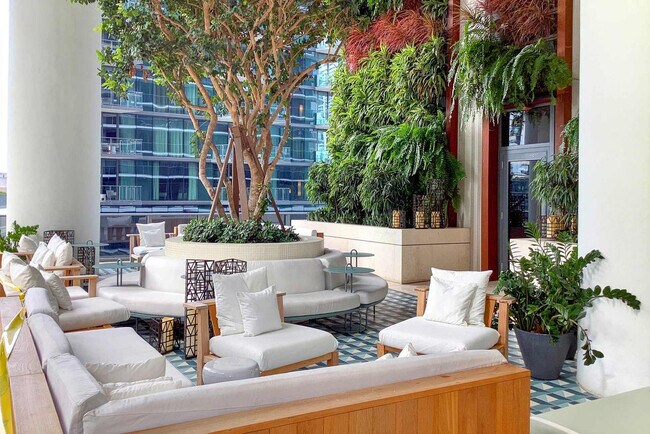 Building Photo - 801 S Miami Ave