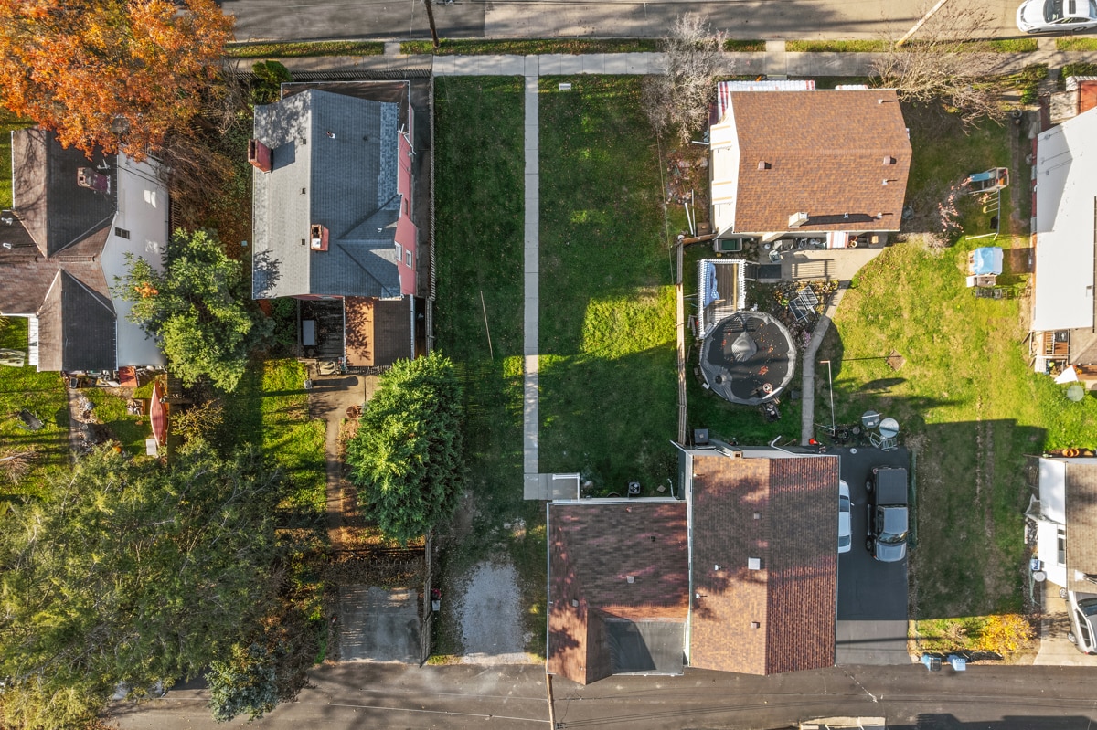 Building Photo - 423 2nd Ave