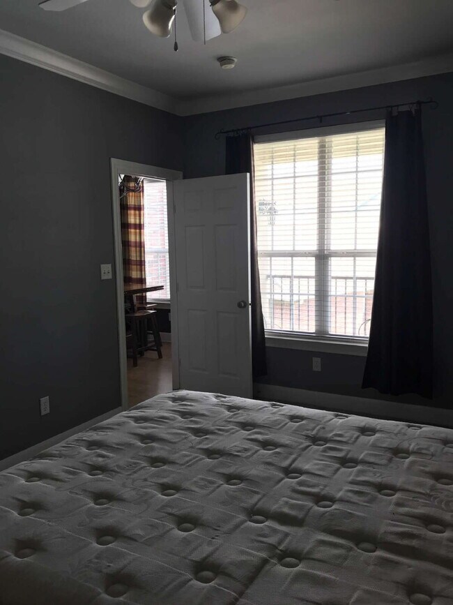 Building Photo - Spacious Condo in Fox Run Condos!