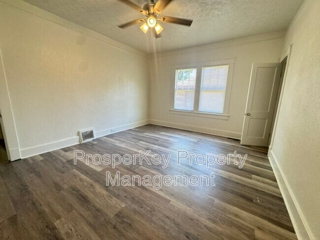 Building Photo - 2309 Willard St