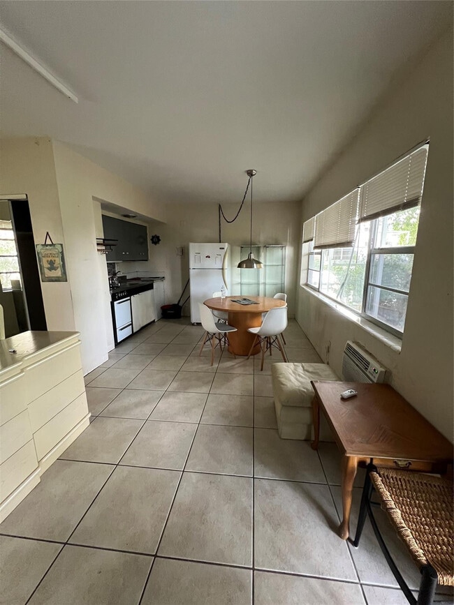 Building Photo - 3111 NE 29th St