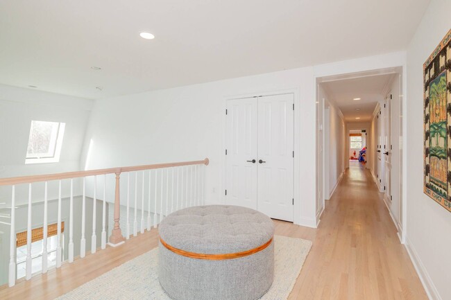 Building Photo - 15 S Hill St