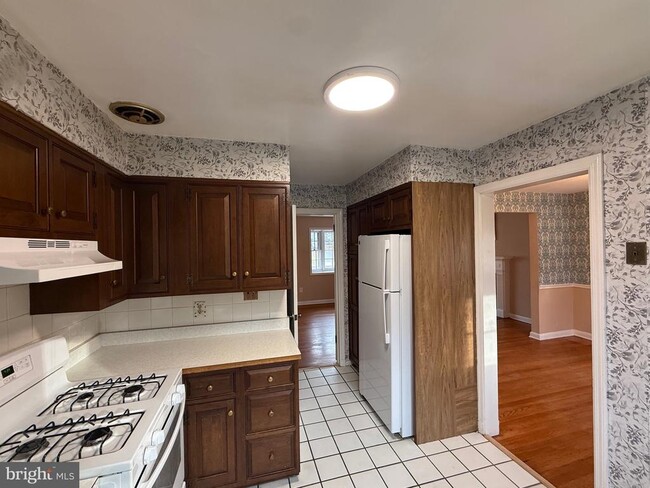 Building Photo - 7804 Temple St