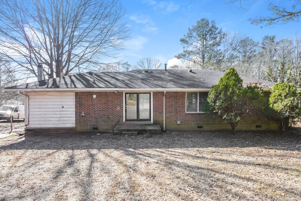 Building Photo - 1642 Pine Cir