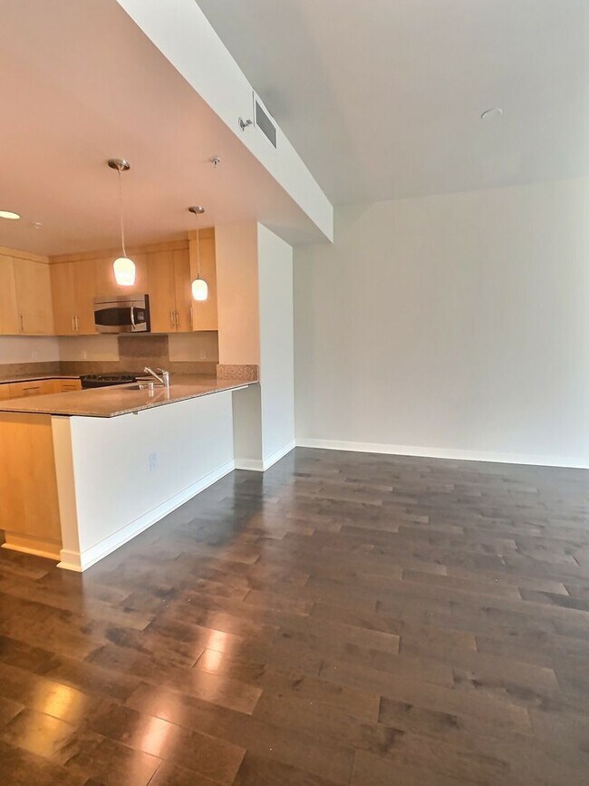 Building Photo - Gorgeous 1 Bedroom Condo at Axis