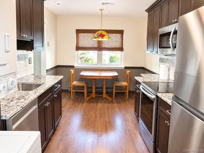 Building Photo - 506 Alden Ct N