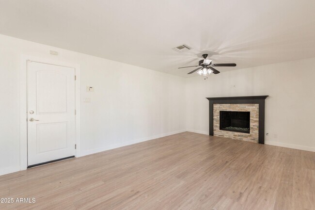 Building Photo - 6808 E Loma Land Dr