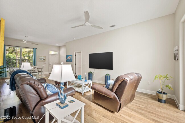 Building Photo - 225 Pelican Dr