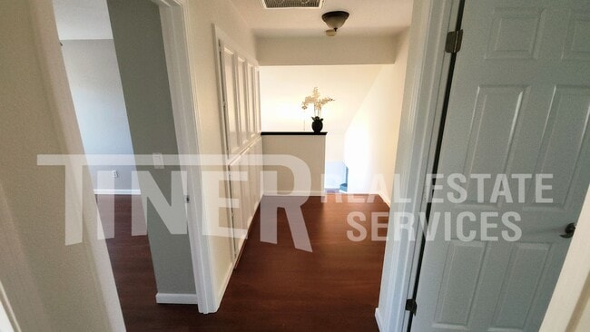 Building Photo - 413 Unity Ct