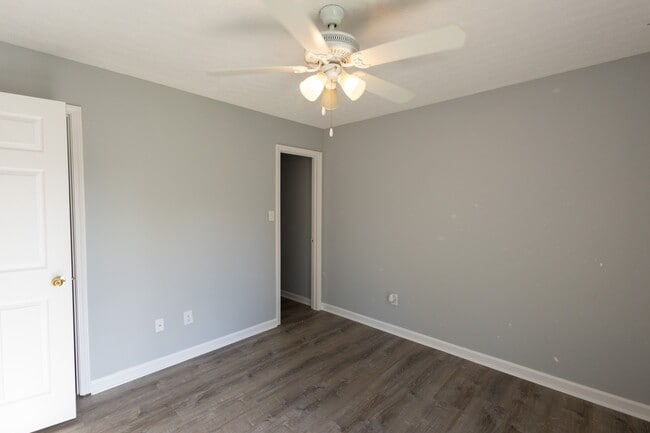 Building Photo - 135 W 14th Ave