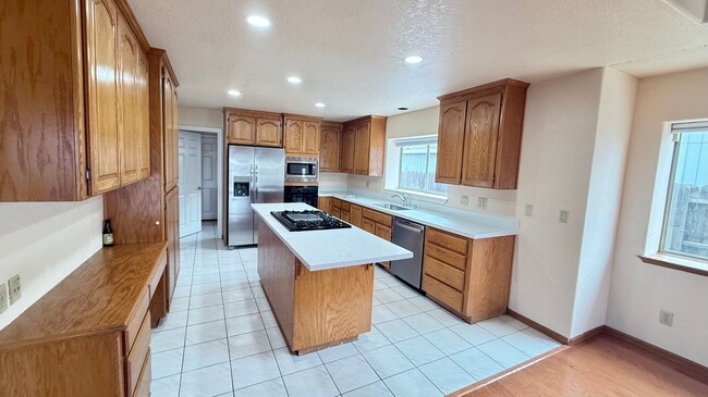 Building Photo - Single Story 3 Bedroom 2.5 Bath