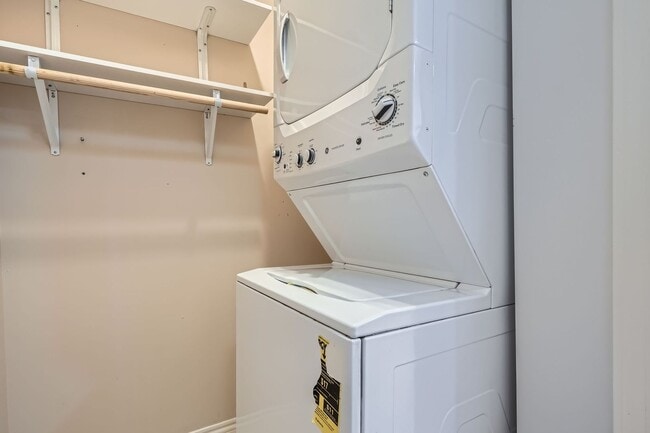 Building Photo - 300 W 11th Ave