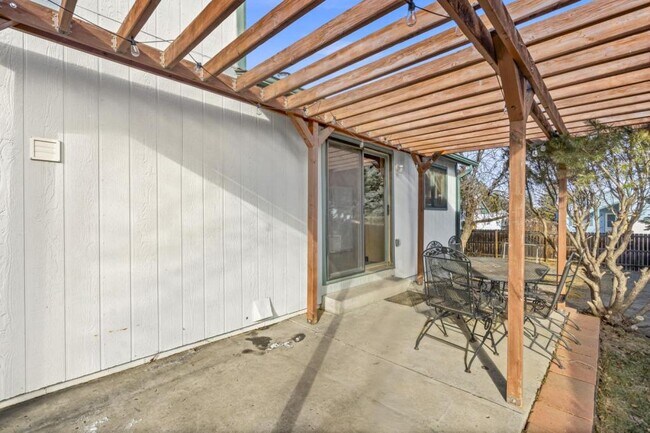 Building Photo - 2264 Danielle Ct