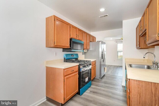 Building Photo - 6212 Spring Knoll Dr