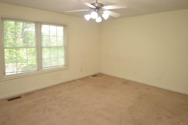 Building Photo - 2 BR 2.5 BTH Townhouse off Wards Ferry Rd