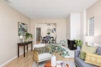 Building Photo - 2 bed 1 bath home w/ garage and yard, biking distance to UC Davis campus and downtown