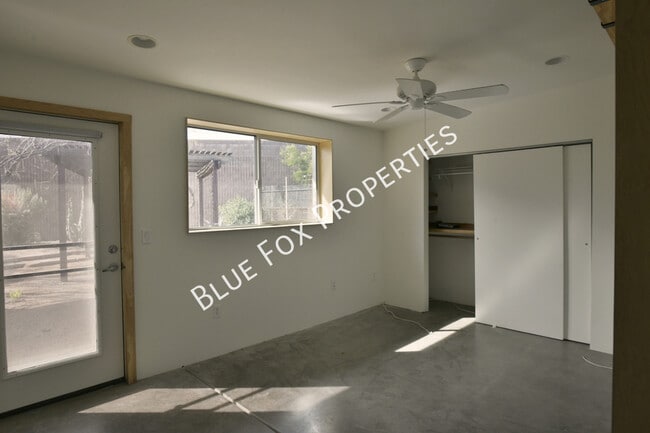 Building Photo - 1150 E 15th St