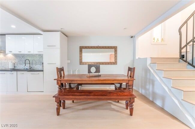 Building Photo - 3024 Bel Air Dr