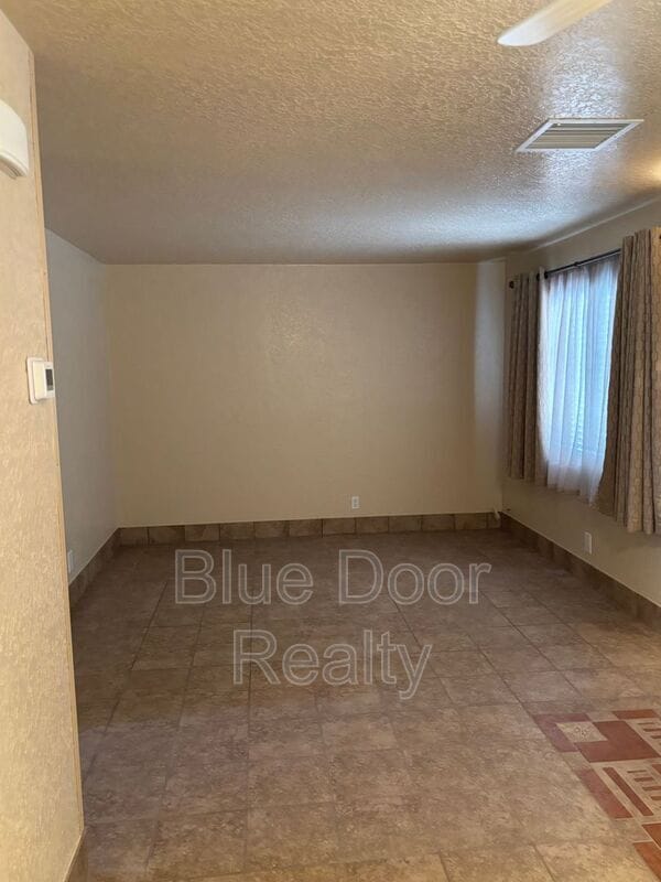 Building Photo - 801 Ortiz Dr SE