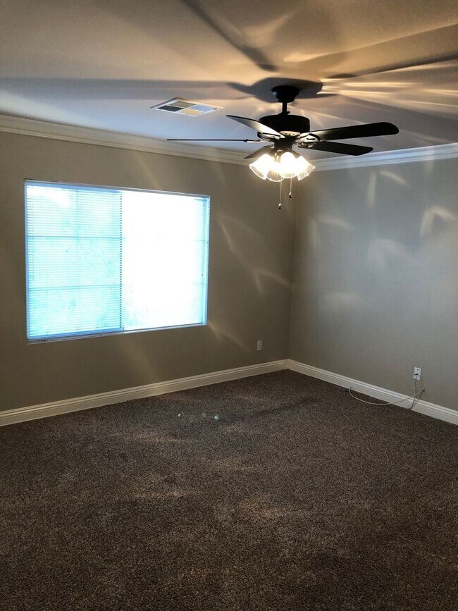 Building Photo - Sunridge