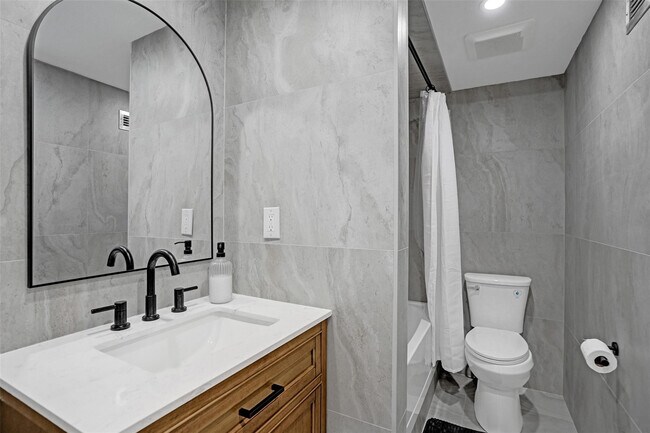 Building Photo - 4250 Galt Ocean Dr