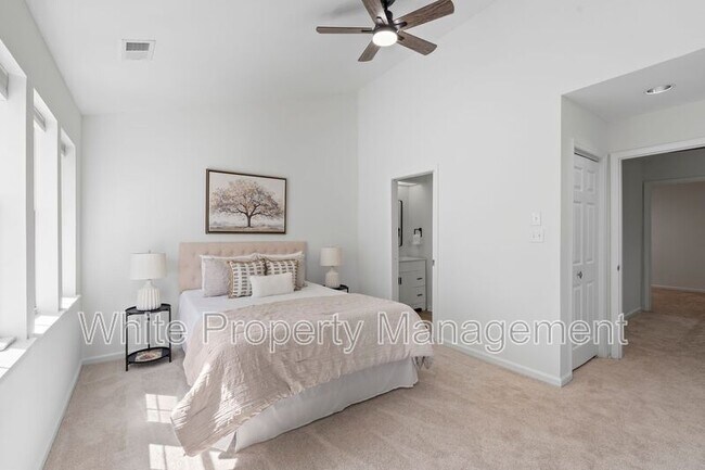 Building Photo - 9231 Kings Canyon Dr