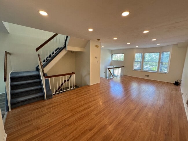 Building Photo - 26 Villa Nova St