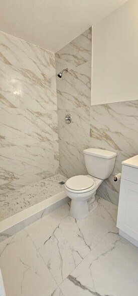 Building Photo - 133 SE 2nd Ave