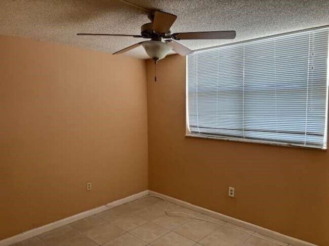 Building Photo - 9401 Lime Bay Blvd