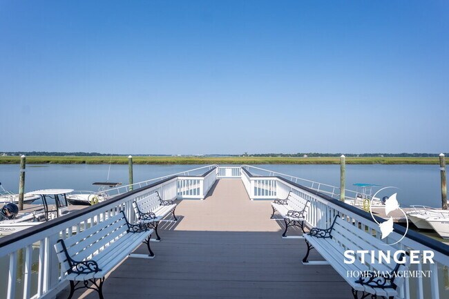 Building Photo - 14 Hayek St