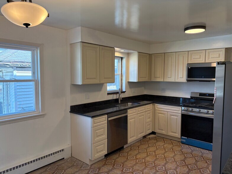 Building Photo - 3605 N Osceola Ave