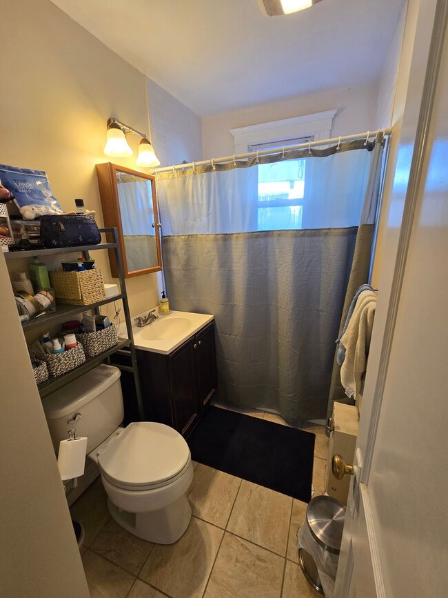 Building Photo - 3 bed/2 bath in Brighton