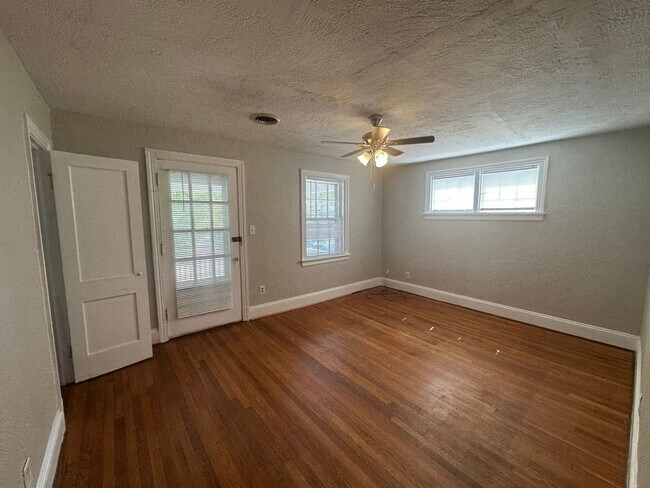 Building Photo - 3501 Hanover Ave
