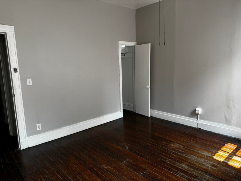 Building Photo - 1613 W Grace St