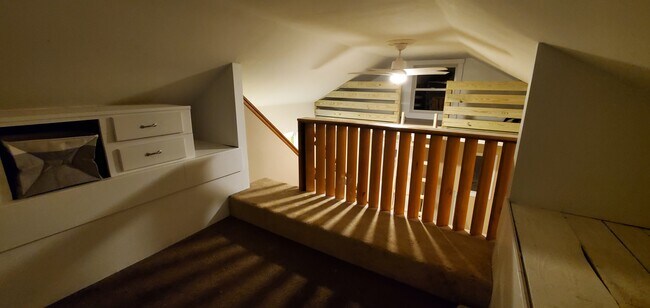 Building Photo - 6 Canaan St