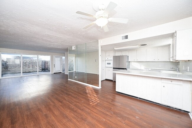 Building Photo - 4723 Merwin St