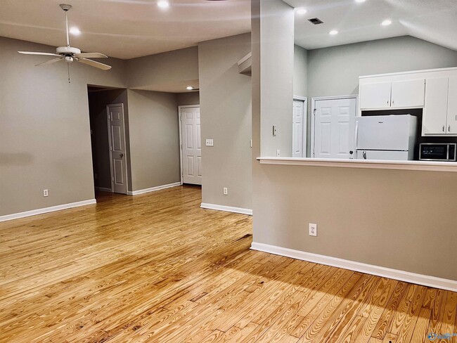 Building Photo - 232 Mountain Creek Dr