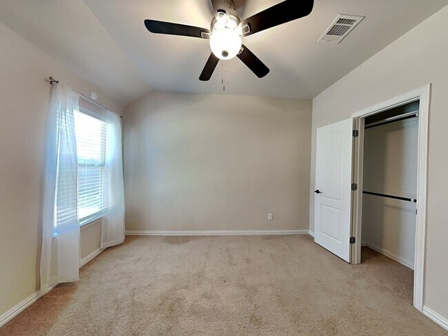 Building Photo - 816 Water Garden Cir